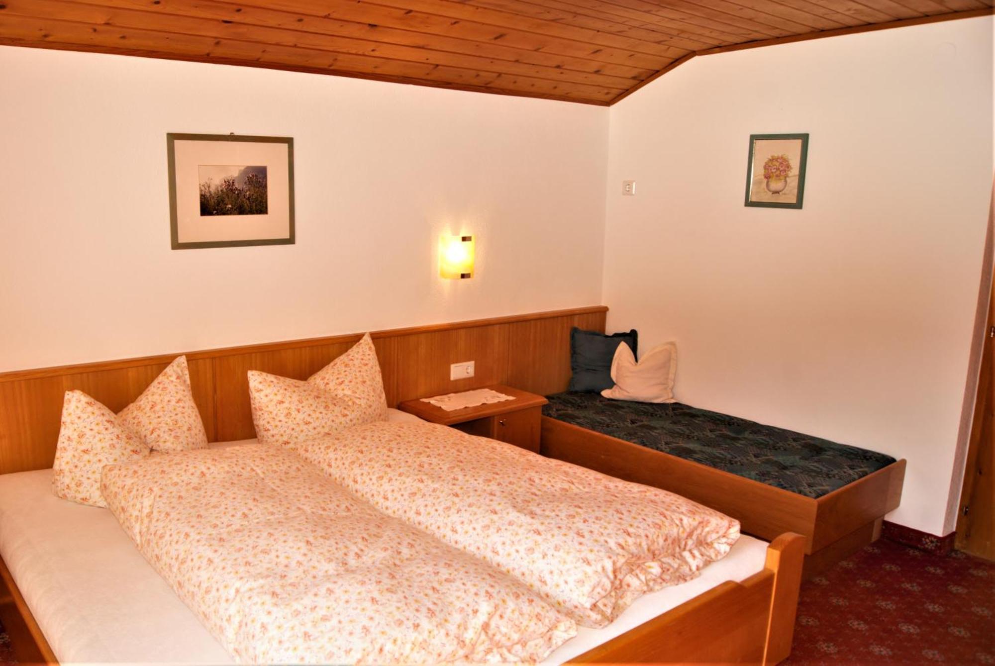 Landhaus St. Hubertus Kaunertal Zimmer foto
